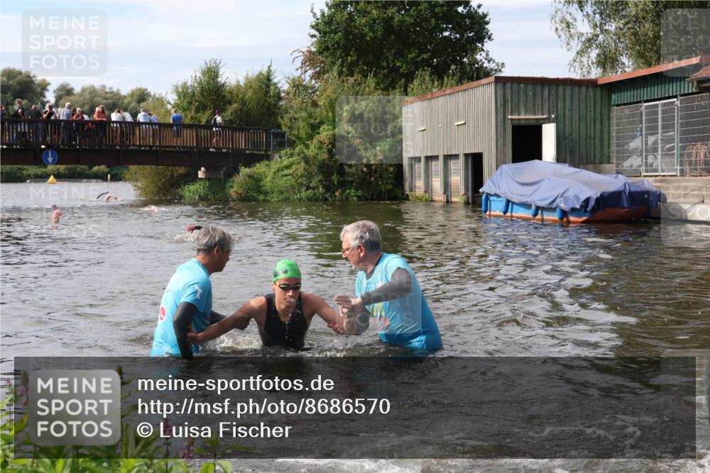 31.08.2025 - Elbe Triathlon Hamburg Luisa Fischer http://msf.ph/oto/8686570 31.08.2025 10:46:46 Schwimmen 1603, 1607 meine-sportfotos.de