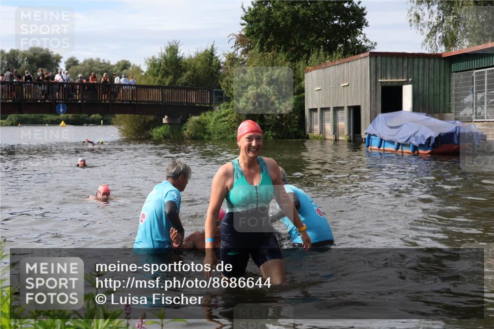 31.08.2025 - Elbe Triathlon Hamburg Luisa Fischer http://msf.ph/oto/8686644 31.08.2025 10:47:37 Schwimmen 1453, 1588, 1601 meine-sportfotos.de