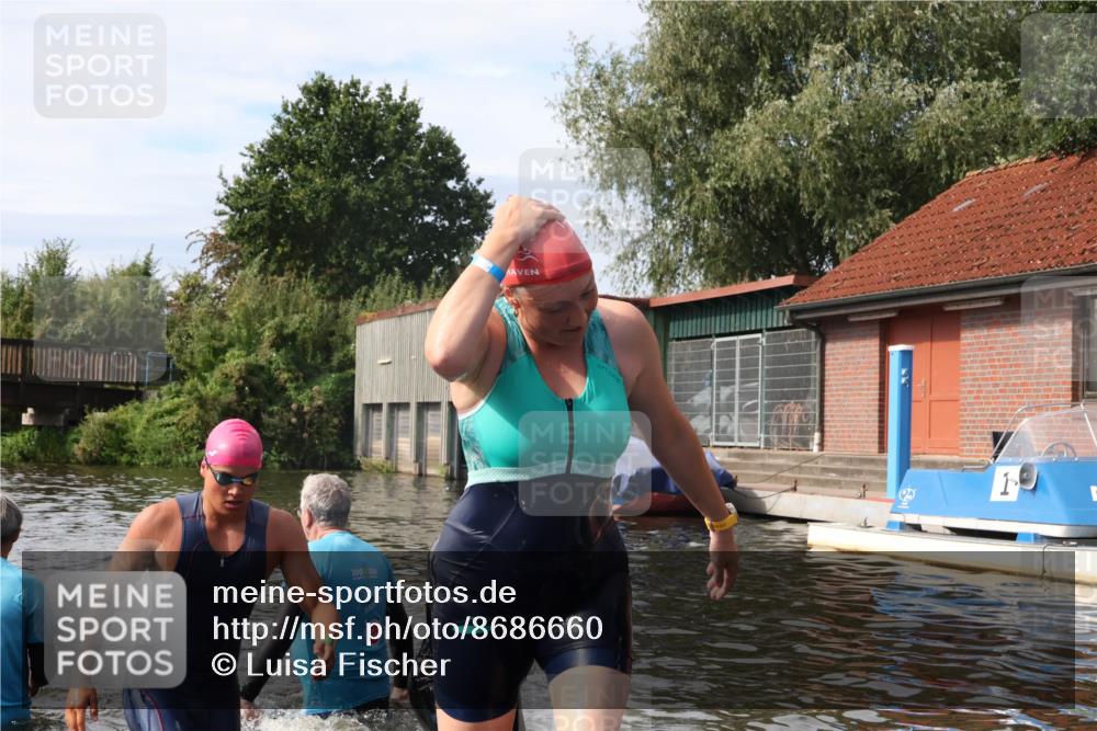 31.08.2025 - Elbe Triathlon Hamburg Luisa Fischer http://msf.ph/oto/8686660 31.08.2025 10:47:40 Schwimmen 1453, 1588, 1601 meine-sportfotos.de