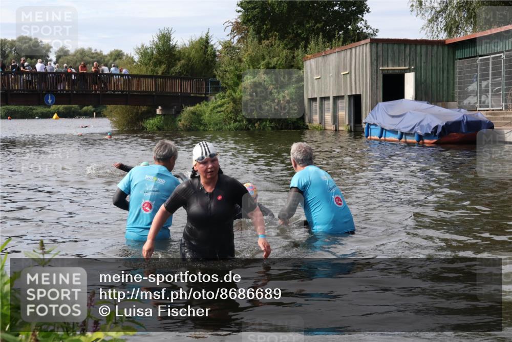 31.08.2025 - Elbe Triathlon Hamburg Luisa Fischer http://msf.ph/oto/8686689 31.08.2025 10:48:09 Schwimmen 1464, 1523, 1615 meine-sportfotos.de