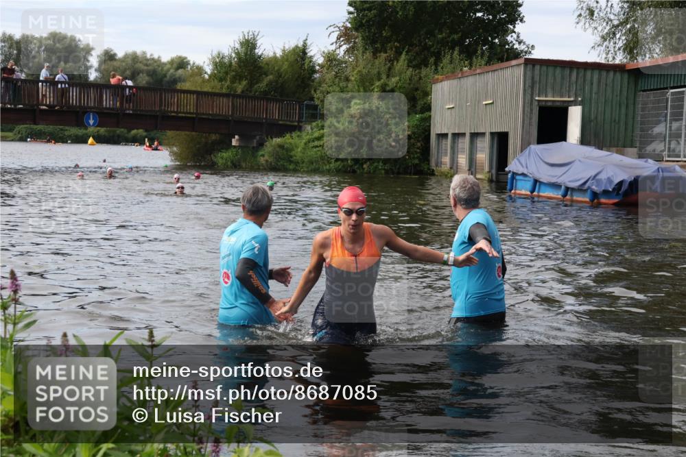 31.08.2025 - Elbe Triathlon Hamburg Luisa Fischer http://msf.ph/oto/8687085 31.08.2025 10:52:42 Schwimmen 1587 meine-sportfotos.de