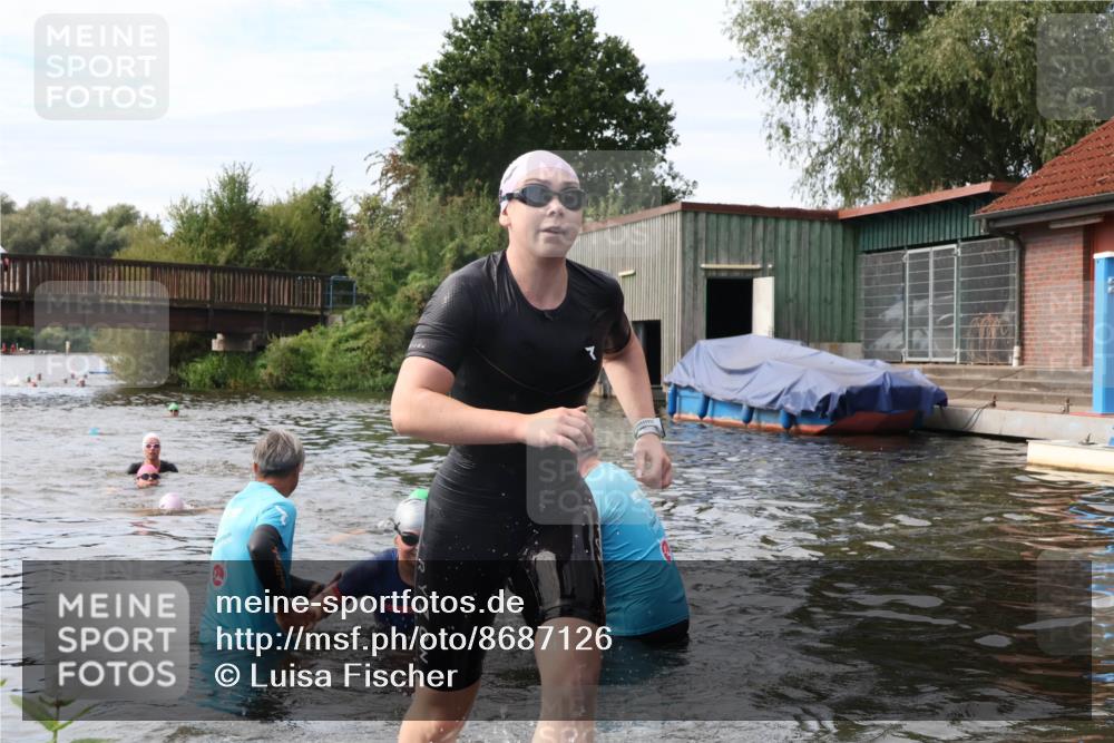 31.08.2025 - Elbe Triathlon Hamburg Luisa Fischer http://msf.ph/oto/8687126 31.08.2025 10:53:12 Schwimmen 1573, 1577 meine-sportfotos.de