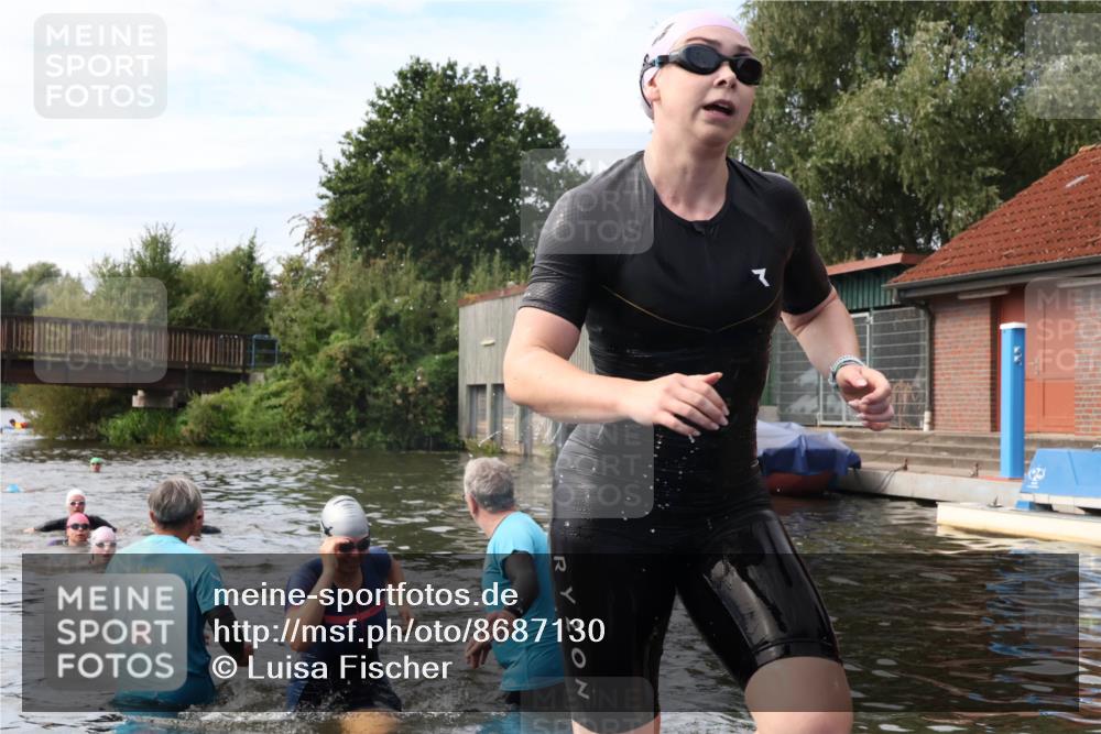 31.08.2025 - Elbe Triathlon Hamburg Luisa Fischer http://msf.ph/oto/8687130 31.08.2025 10:53:13 Schwimmen 1573, 1577 meine-sportfotos.de
