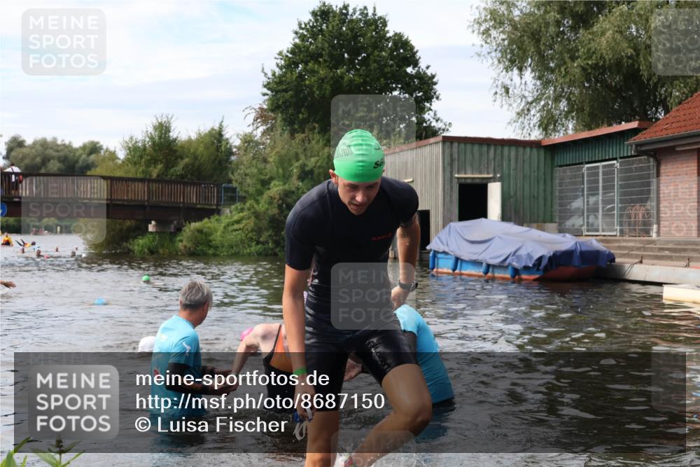 31.08.2025 - Elbe Triathlon Hamburg Luisa Fischer http://msf.ph/oto/8687150 31.08.2025 10:53:23 Schwimmen 1477, 1579, 1605 meine-sportfotos.de