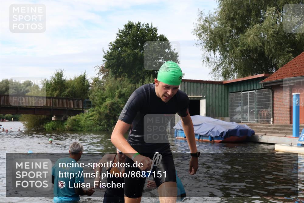 31.08.2025 - Elbe Triathlon Hamburg Luisa Fischer http://msf.ph/oto/8687151 31.08.2025 10:53:23 Schwimmen 1477, 1579, 1605 meine-sportfotos.de