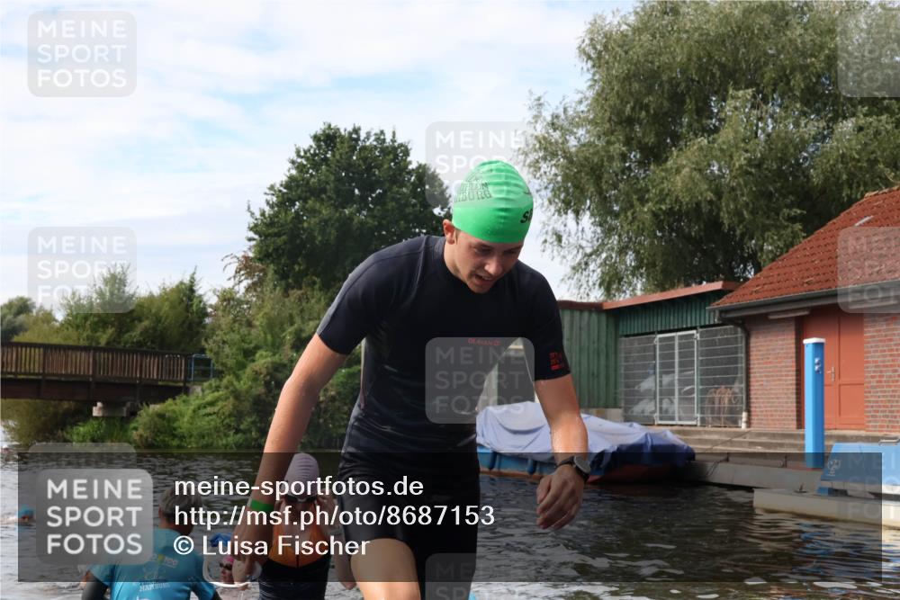 31.08.2025 - Elbe Triathlon Hamburg Luisa Fischer http://msf.ph/oto/8687153 31.08.2025 10:53:24 Schwimmen 1477, 1579, 1605 meine-sportfotos.de