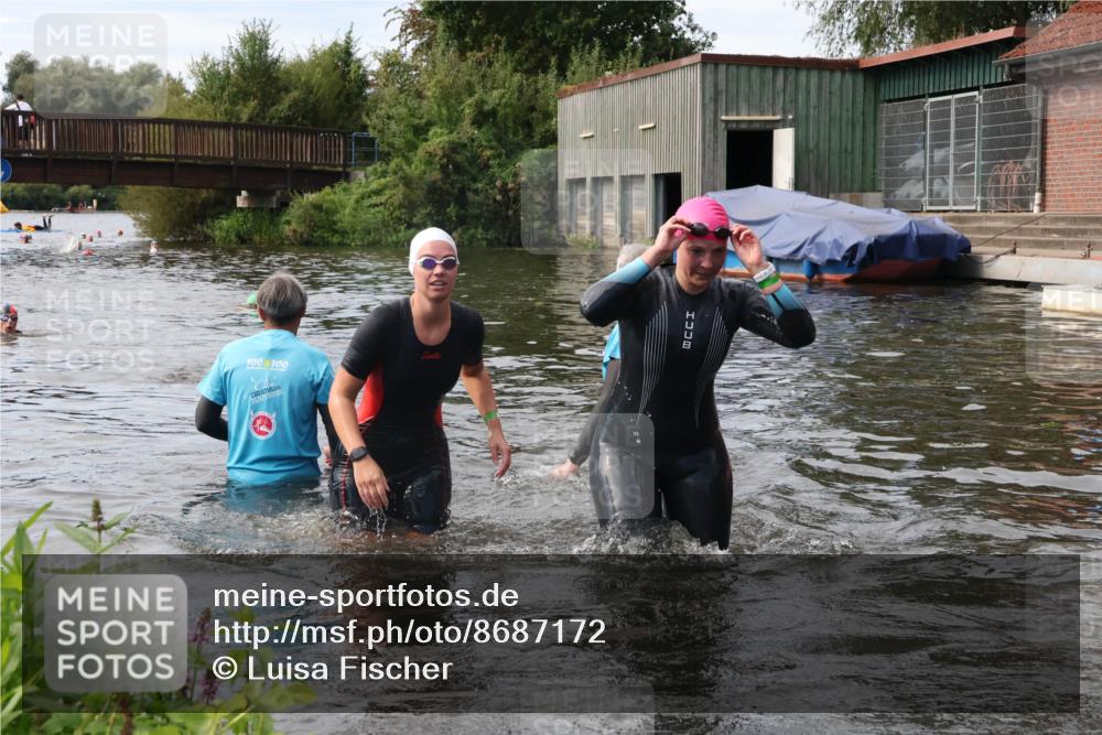 31.08.2025 - Elbe Triathlon Hamburg Luisa Fischer http://msf.ph/oto/8687172 31.08.2025 10:53:32 Schwimmen 952, 1477, 1548, 1563, 1579 meine-sportfotos.de