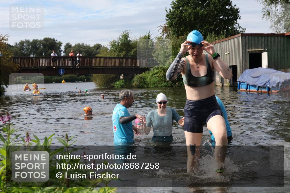 31.08.2025 - Elbe Triathlon Hamburg Luisa Fischer http://msf.ph/oto/8687258 31.08.2025 10:55:09 Schwimmen 1525, 1538, 1611, 1616 meine-sportfotos.de