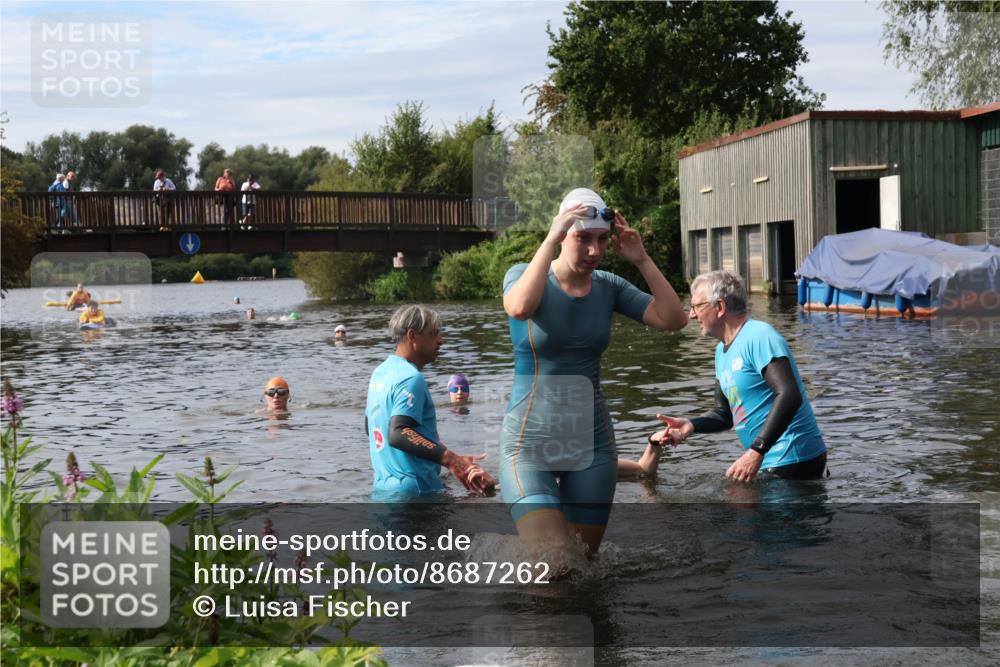 31.08.2025 - Elbe Triathlon Hamburg Luisa Fischer http://msf.ph/oto/8687262 31.08.2025 10:55:12 Schwimmen 1525, 1538, 1616 meine-sportfotos.de