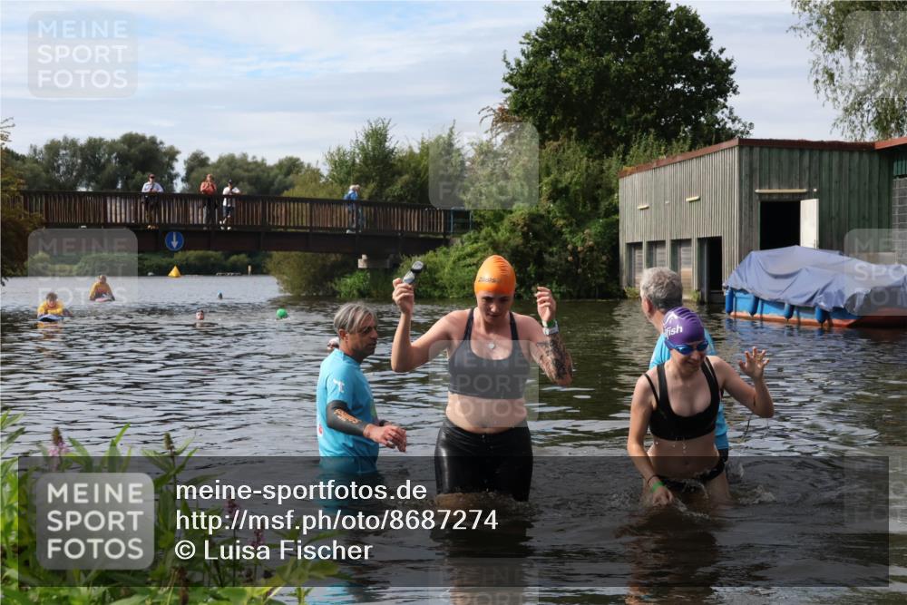 31.08.2025 - Elbe Triathlon Hamburg Luisa Fischer http://msf.ph/oto/8687274 31.08.2025 10:55:24 Schwimmen 1555, 1617 meine-sportfotos.de