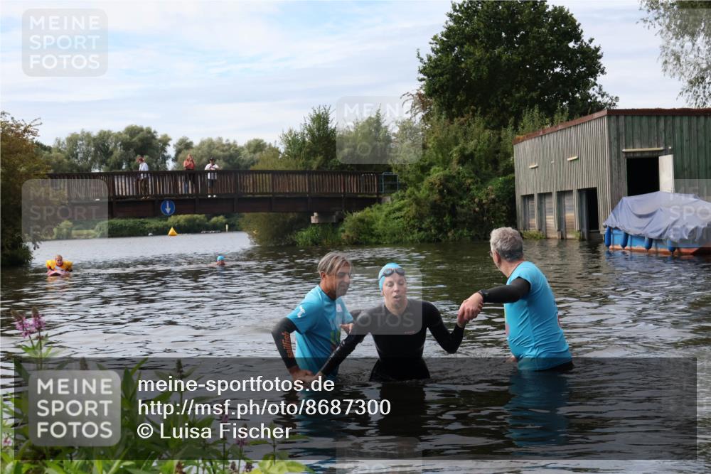31.08.2025 - Elbe Triathlon Hamburg Luisa Fischer http://msf.ph/oto/8687300 31.08.2025 10:56:03 Schwimmen 1522, 1606 meine-sportfotos.de