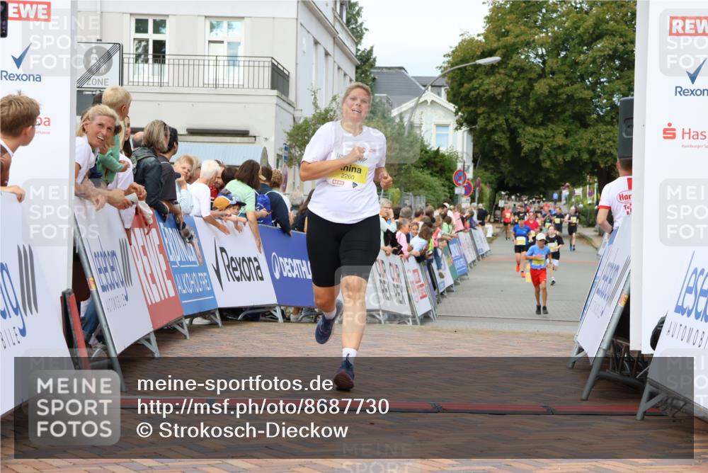 31.08.2025 - 21. Blankeneser Heldenlauf Strokosch-Dieckow http://msf.ph/oto/8687730 31.08.2025 10:29:59 Ziel 2260, 2603, 2602 meine-sportfotos.de