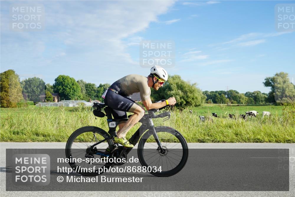 31.08.2025 - Elbe Triathlon Hamburg Michael Burmester http://msf.ph/oto/8688034 31.08.2025 08:41:03 Radfahren 208, 211 meine-sportfotos.de