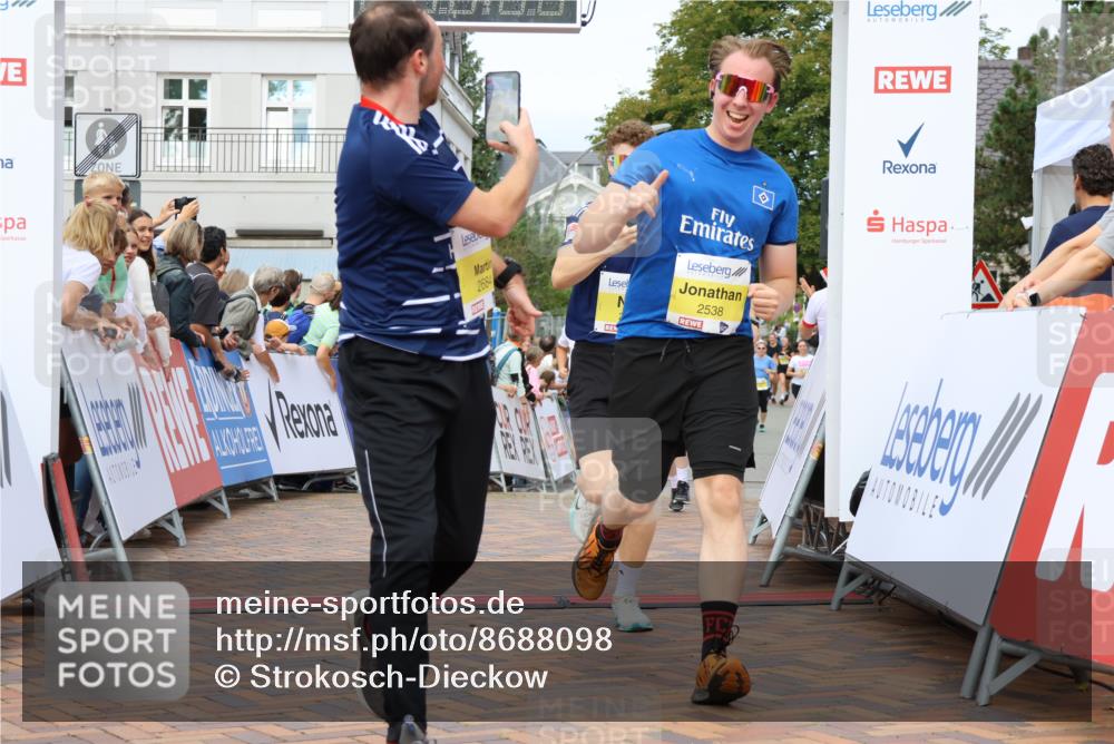 31.08.2025 - 21. Blankeneser Heldenlauf Strokosch-Dieckow http://msf.ph/oto/8688098 31.08.2025 10:29:33 Ziel 2578, 2614, 2615, 2684, 2538, 2558, 2277 meine-sportfotos.de