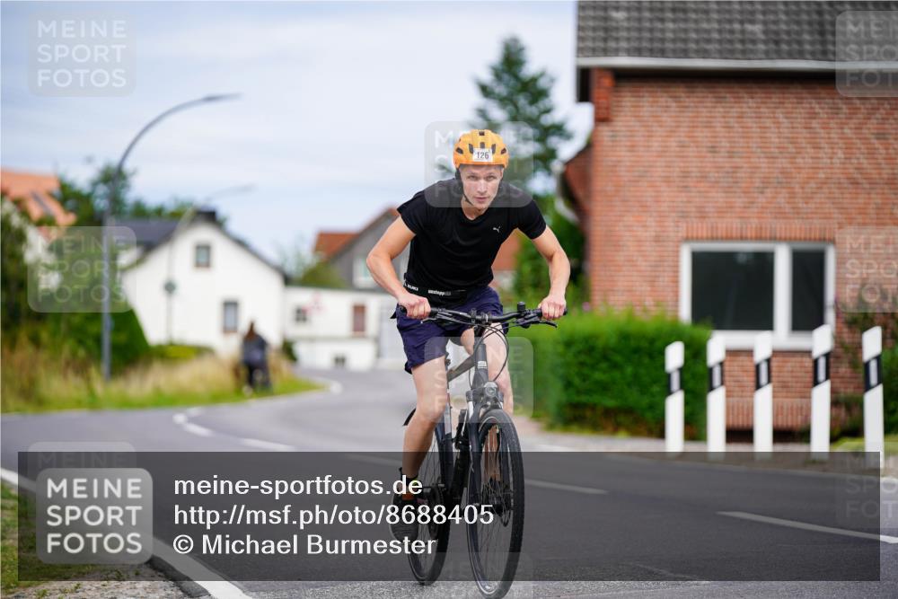 31.08.2025 - Elbe Triathlon Hamburg Michael Burmester http://msf.ph/oto/8688405 31.08.2025 15:44:23 Radfahren  meine-sportfotos.de