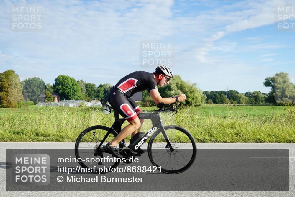 31.08.2025 - Elbe Triathlon Hamburg Michael Burmester http://msf.ph/oto/8688421 31.08.2025 08:58:34 Radfahren 206, 239, 268, 341 meine-sportfotos.de