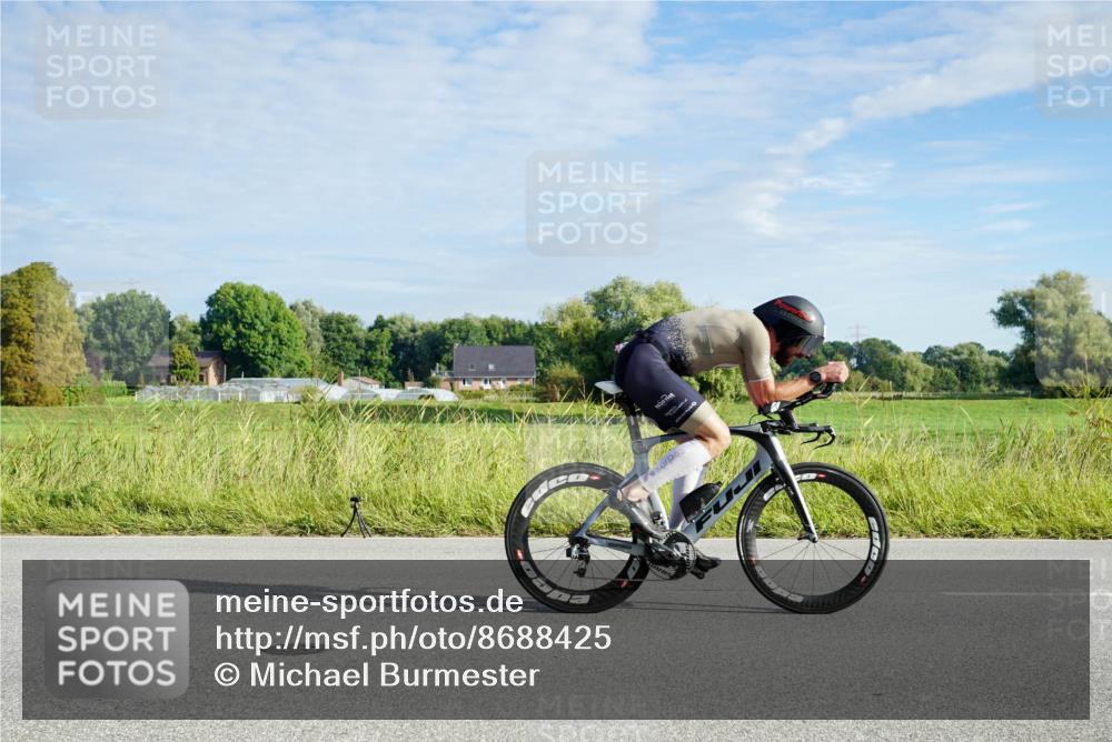 31.08.2025 - Elbe Triathlon Hamburg Michael Burmester http://msf.ph/oto/8688425 31.08.2025 08:58:36 Radfahren 206, 287, 341 meine-sportfotos.de
