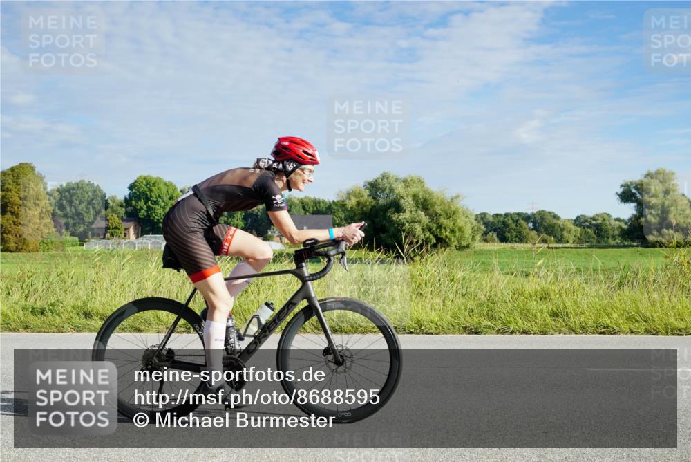 31.08.2025 - Elbe Triathlon Hamburg Michael Burmester http://msf.ph/oto/8688595 31.08.2025 09:04:02 Radfahren 327 meine-sportfotos.de