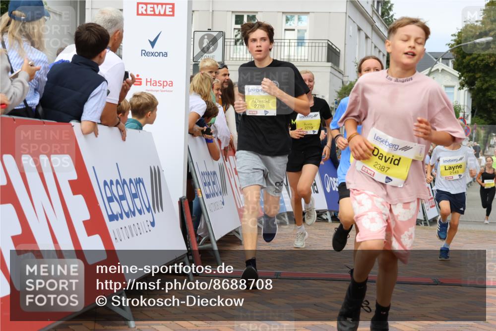 31.08.2025 - 21. Blankeneser Heldenlauf Strokosch-Dieckow http://msf.ph/oto/8688708 31.08.2025 10:28:53 Ziel 2060, 2346, 2718, 2719, 2143, 2387 meine-sportfotos.de