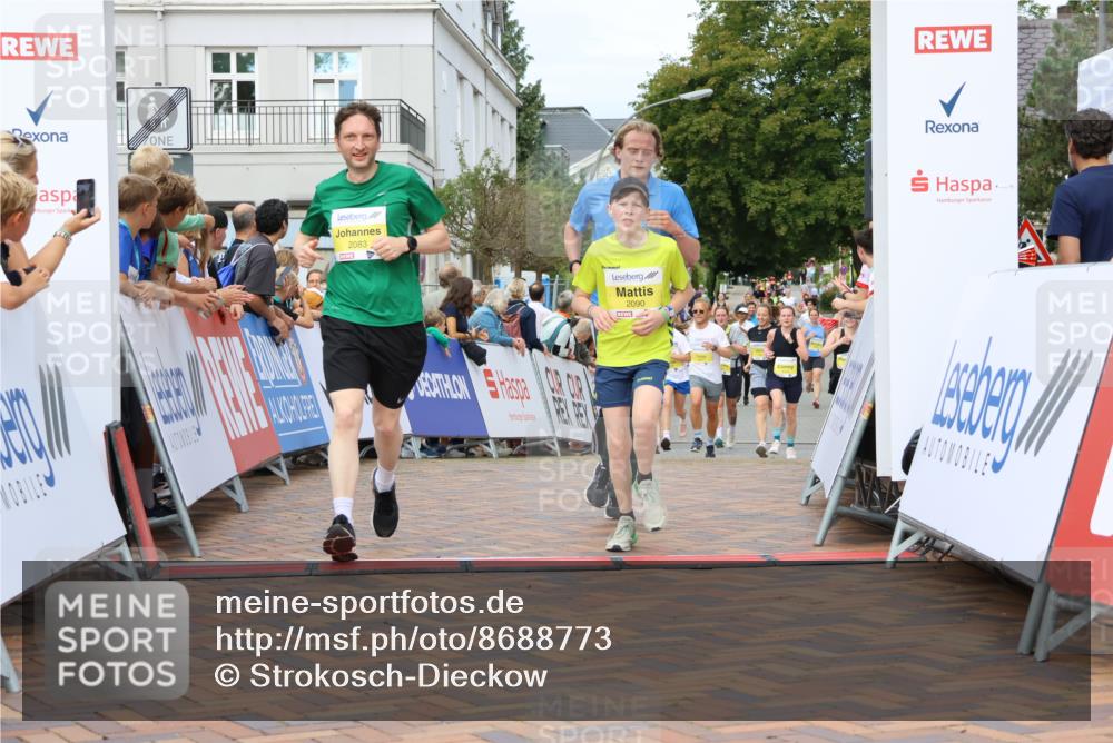 31.08.2025 - 21. Blankeneser Heldenlauf Strokosch-Dieckow http://msf.ph/oto/8688773 31.08.2025 10:34:34 Ziel 2110, 2668, 2090, 2083 meine-sportfotos.de