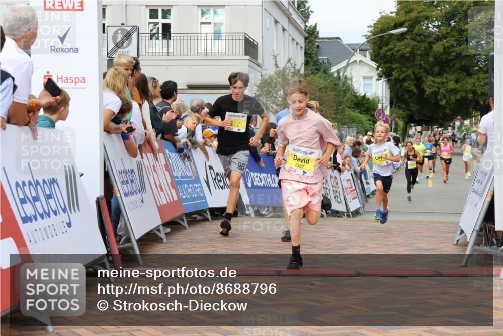 31.08.2025 - 21. Blankeneser Heldenlauf Strokosch-Dieckow http://msf.ph/oto/8688796 31.08.2025 10:28:52 Ziel 2060, 2346, 2718, 2719, 2143, 2387 meine-sportfotos.de