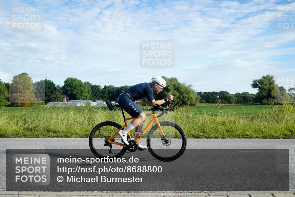 31.08.2025 - Elbe Triathlon Hamburg Michael Burmester http://msf.ph/oto/8688800 31.08.2025 09:10:07 Radfahren 462, 512 meine-sportfotos.de