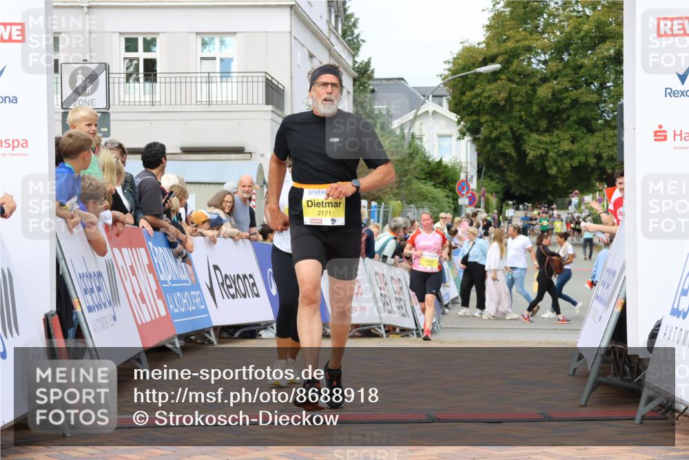 31.08.2025 - 21. Blankeneser Heldenlauf Strokosch-Dieckow http://msf.ph/oto/8688918 31.08.2025 10:34:07 Ziel 2378, 2563, 2724, 2120, 2171 meine-sportfotos.de