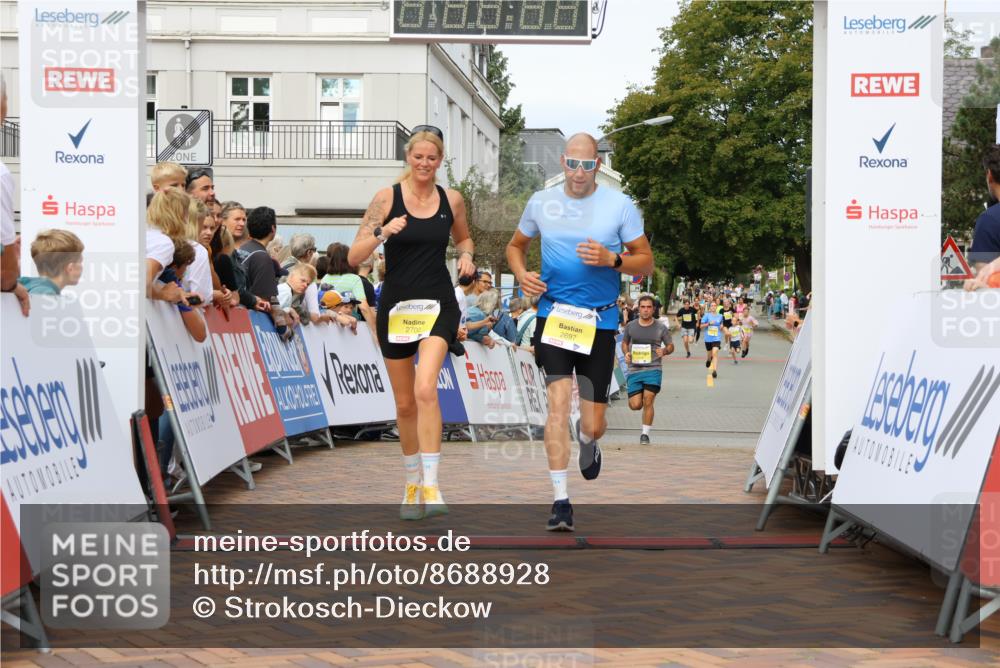 31.08.2025 - 21. Blankeneser Heldenlauf Strokosch-Dieckow http://msf.ph/oto/8688928 31.08.2025 10:28:43 Ziel 2346, 2697, 2700, 2351, 2687 meine-sportfotos.de