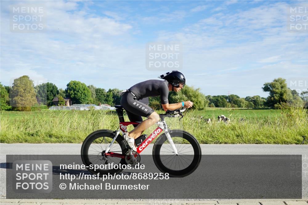 31.08.2025 - Elbe Triathlon Hamburg Michael Burmester http://msf.ph/oto/8689258 31.08.2025 09:20:19 Radfahren 327, 367, 589 meine-sportfotos.de