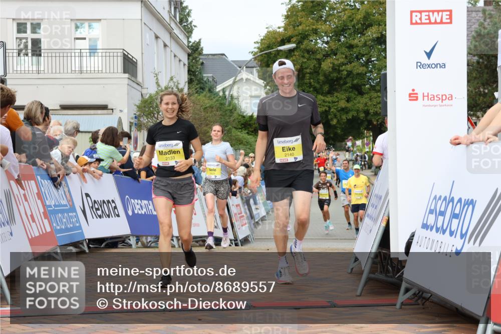 31.08.2025 - 21. Blankeneser Heldenlauf Strokosch-Dieckow http://msf.ph/oto/8689557 31.08.2025 10:28:15 Ziel 2348, 2140, 2133, 2625, 2088 meine-sportfotos.de