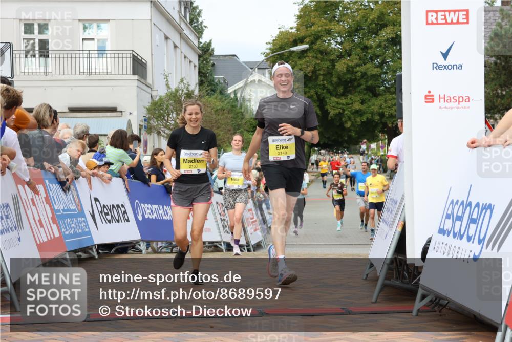 31.08.2025 - 21. Blankeneser Heldenlauf Strokosch-Dieckow http://msf.ph/oto/8689597 31.08.2025 10:28:15 Ziel 2348, 2140, 2133, 2625, 2088 meine-sportfotos.de