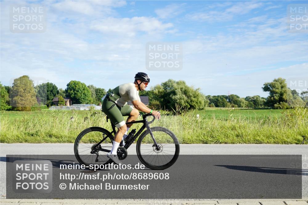 31.08.2025 - Elbe Triathlon Hamburg Michael Burmester http://msf.ph/oto/8689608 31.08.2025 09:25:58 Radfahren 301, 334, 523, 525, 551, 554, 579 meine-sportfotos.de