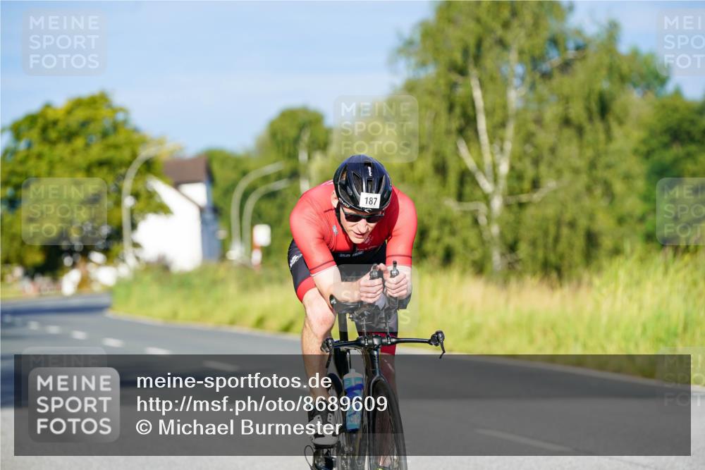 31.08.2025 - Elbe Triathlon Hamburg Michael Burmester http://msf.ph/oto/8689609 31.08.2025 08:40:13 Radfahren 187 meine-sportfotos.de