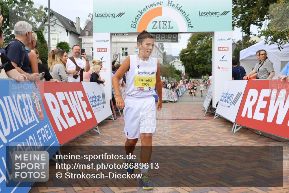 31.08.2025 - 21. Blankeneser Heldenlauf Strokosch-Dieckow http://msf.ph/oto/8689613 31.08.2025 10:33:07 Ziel 2104, 2122, 2433, 2658 meine-sportfotos.de