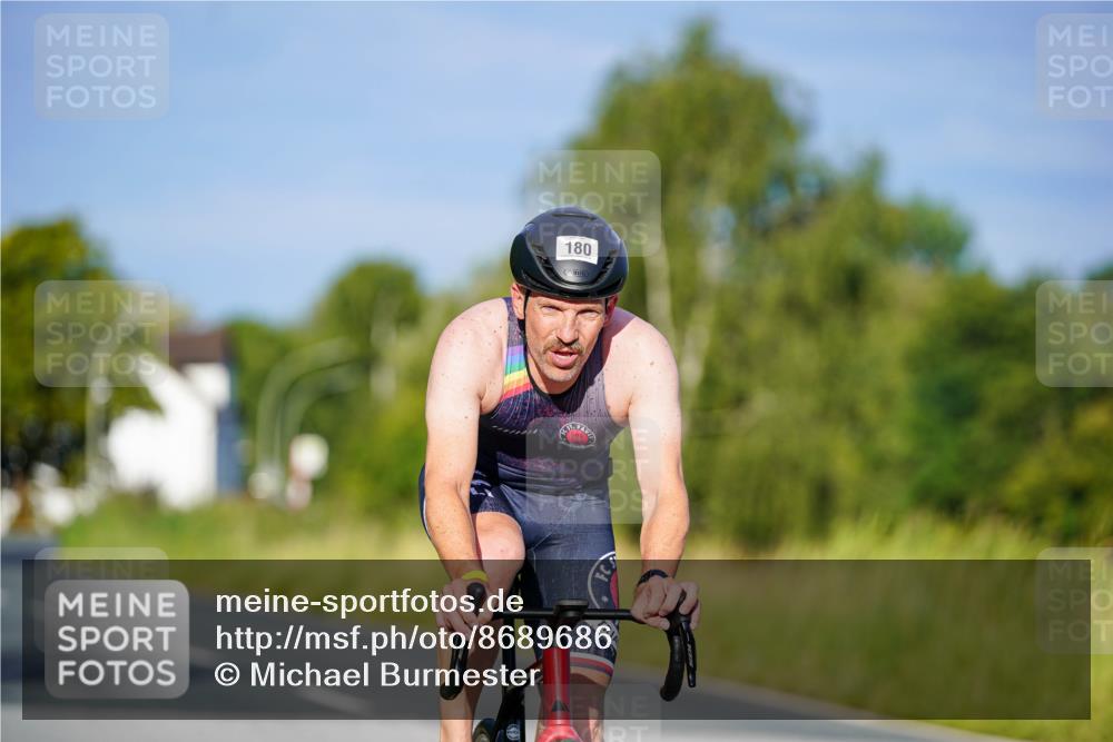 31.08.2025 - Elbe Triathlon Hamburg Michael Burmester http://msf.ph/oto/8689686 31.08.2025 08:41:59 Radfahren 180, 182 meine-sportfotos.de