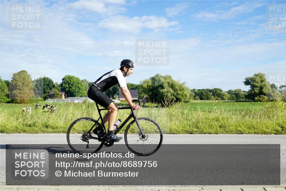 31.08.2025 - Elbe Triathlon Hamburg Michael Burmester http://msf.ph/oto/8689756 31.08.2025 09:28:24 Radfahren 281, 490, 562, 590, 648, 672 meine-sportfotos.de