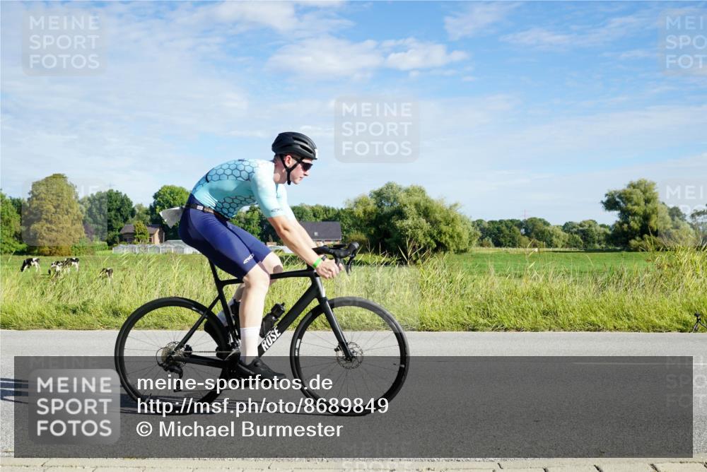 31.08.2025 - Elbe Triathlon Hamburg Michael Burmester http://msf.ph/oto/8689849 31.08.2025 09:30:06 Radfahren 305, 387, 427, 527, 617, 680, 773 meine-sportfotos.de