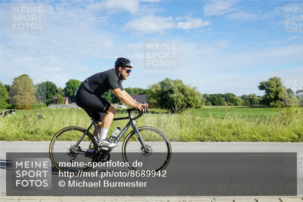 31.08.2025 - Elbe Triathlon Hamburg Michael Burmester http://msf.ph/oto/8689942 31.08.2025 09:31:30 Radfahren 450, 569, 570, 609, 720 meine-sportfotos.de