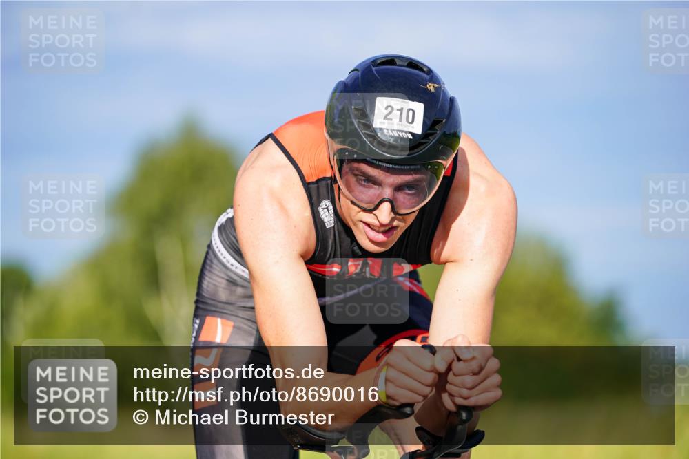 31.08.2025 - Elbe Triathlon Hamburg Michael Burmester http://msf.ph/oto/8690016 31.08.2025 08:49:31 Radfahren 210, 312 meine-sportfotos.de