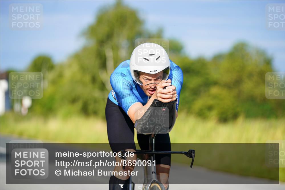 31.08.2025 - Elbe Triathlon Hamburg Michael Burmester http://msf.ph/oto/8690091 31.08.2025 08:50:29 Radfahren 186, 214, 223 meine-sportfotos.de
