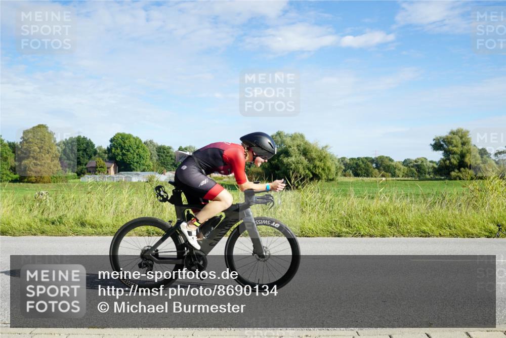 31.08.2025 - Elbe Triathlon Hamburg Michael Burmester http://msf.ph/oto/8690134 31.08.2025 09:35:01 Radfahren 264, 422, 428, 447, 537, 727 meine-sportfotos.de