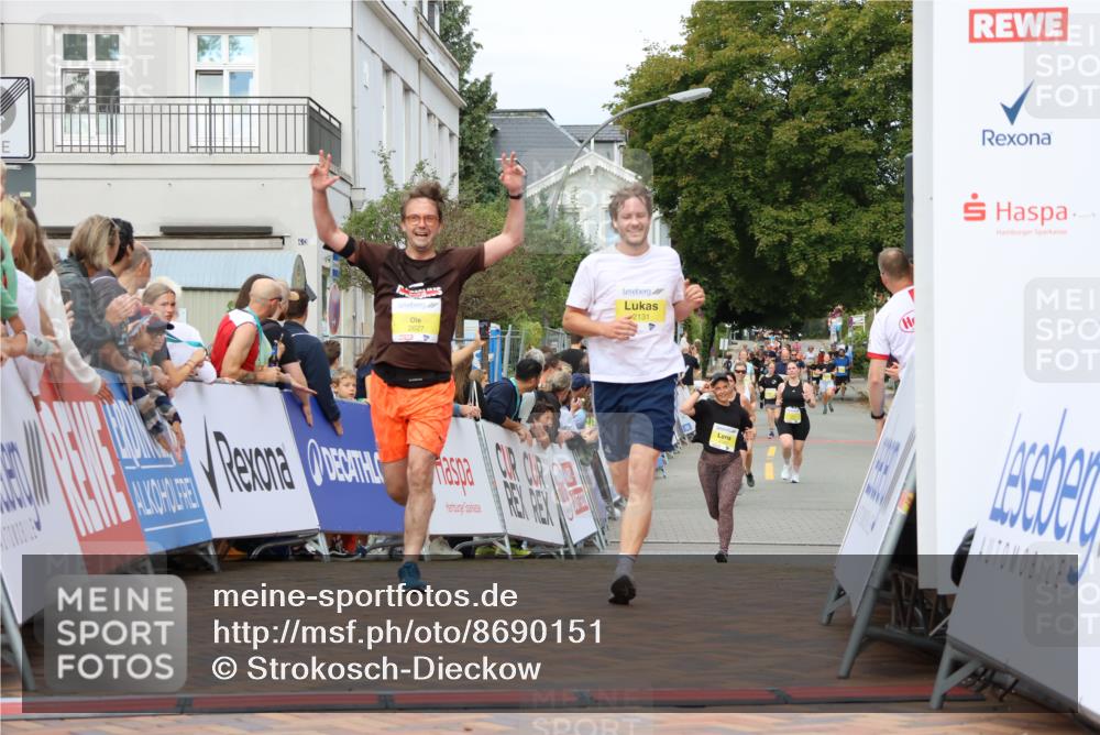 31.08.2025 - 21. Blankeneser Heldenlauf Strokosch-Dieckow http://msf.ph/oto/8690151 31.08.2025 10:32:17 Ziel 2418, 2131, 2182, 2627 meine-sportfotos.de