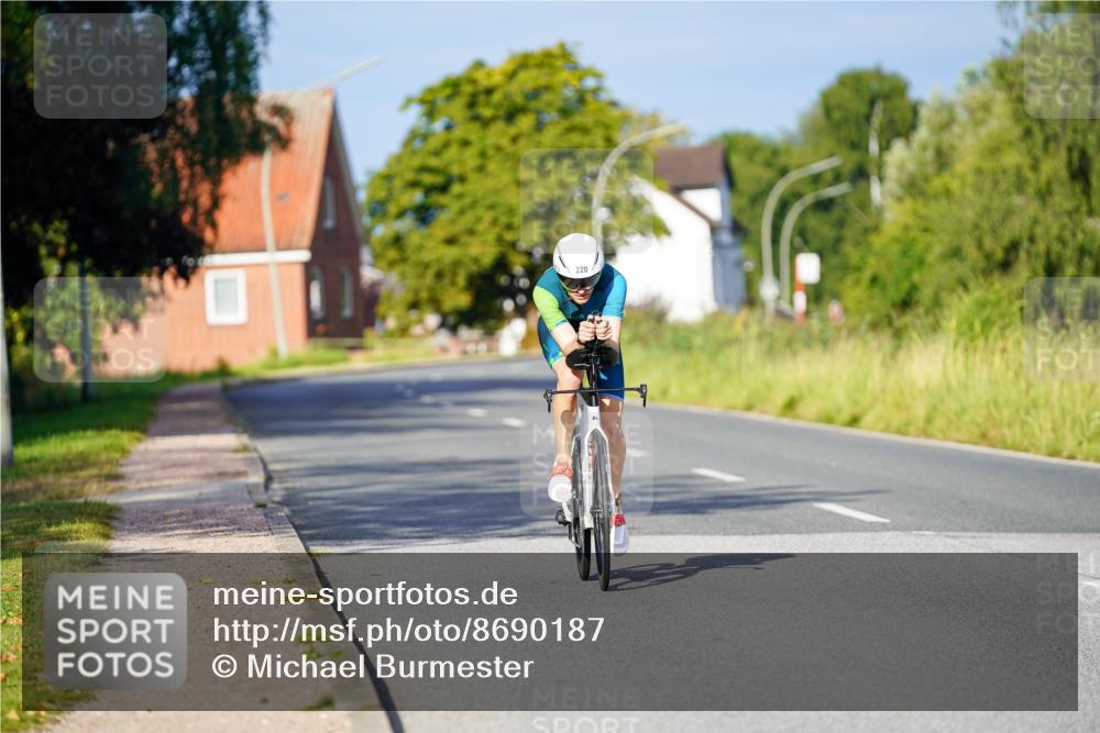 31.08.2025 - Elbe Triathlon Hamburg Michael Burmester http://msf.ph/oto/8690187 31.08.2025 08:52:09 Radfahren 220 meine-sportfotos.de