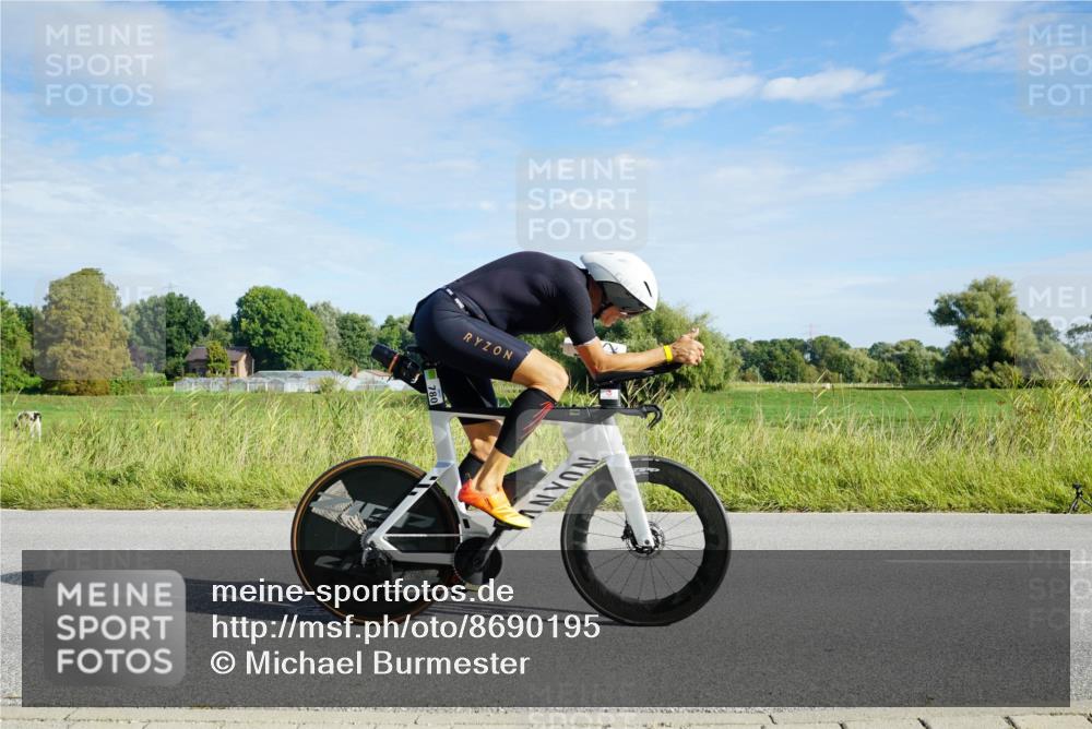 31.08.2025 - Elbe Triathlon Hamburg Michael Burmester http://msf.ph/oto/8690195 31.08.2025 09:36:07 Radfahren 390, 443, 561, 744, 746 meine-sportfotos.de