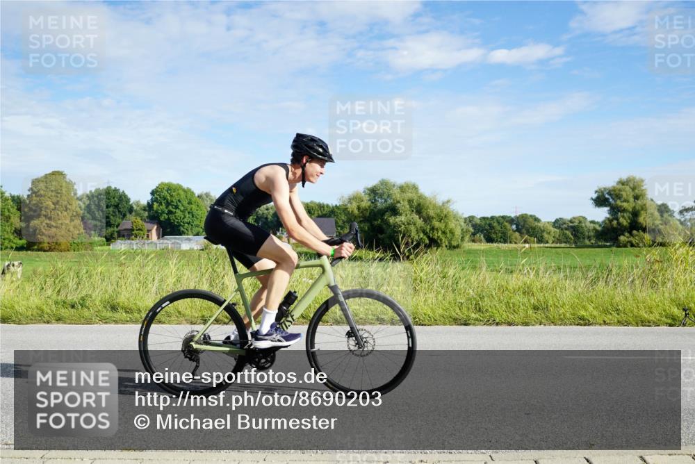 31.08.2025 - Elbe Triathlon Hamburg Michael Burmester http://msf.ph/oto/8690203 31.08.2025 09:36:13 Radfahren 327, 372, 390, 483, 561, 744, 761 meine-sportfotos.de