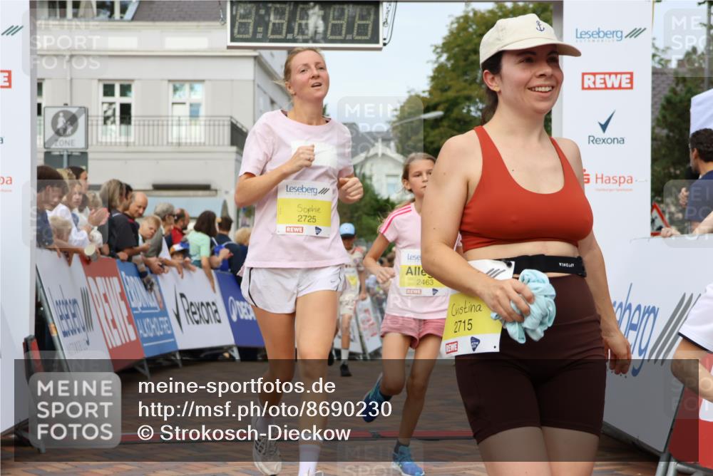 31.08.2025 - 21. Blankeneser Heldenlauf Strokosch-Dieckow http://msf.ph/oto/8690230 31.08.2025 10:27:27 Ziel 2715, 2463, 2725, 2533, 2709 meine-sportfotos.de