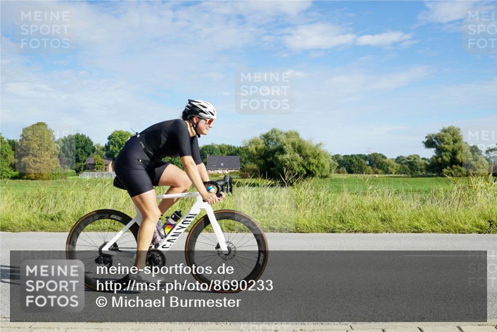 31.08.2025 - Elbe Triathlon Hamburg Michael Burmester http://msf.ph/oto/8690233 31.08.2025 09:36:53 Radfahren 300 meine-sportfotos.de
