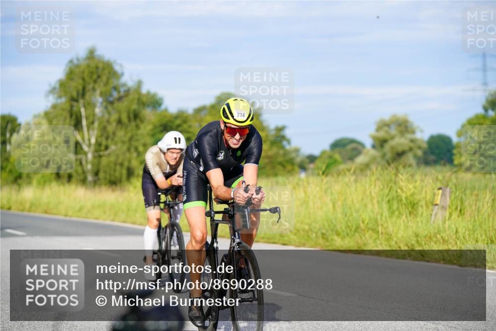31.08.2025 - Elbe Triathlon Hamburg Michael Burmester http://msf.ph/oto/8690288 31.08.2025 08:53:29 Radfahren 189, 196, 219, 225, 272, 314, 340, 344, 381 meine-sportfotos.de