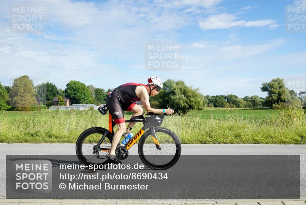 31.08.2025 - Elbe Triathlon Hamburg Michael Burmester http://msf.ph/oto/8690434 31.08.2025 09:40:03 Radfahren 334, 348, 418, 432, 499, 536, 576, 652, 698, 725 meine-sportfotos.de