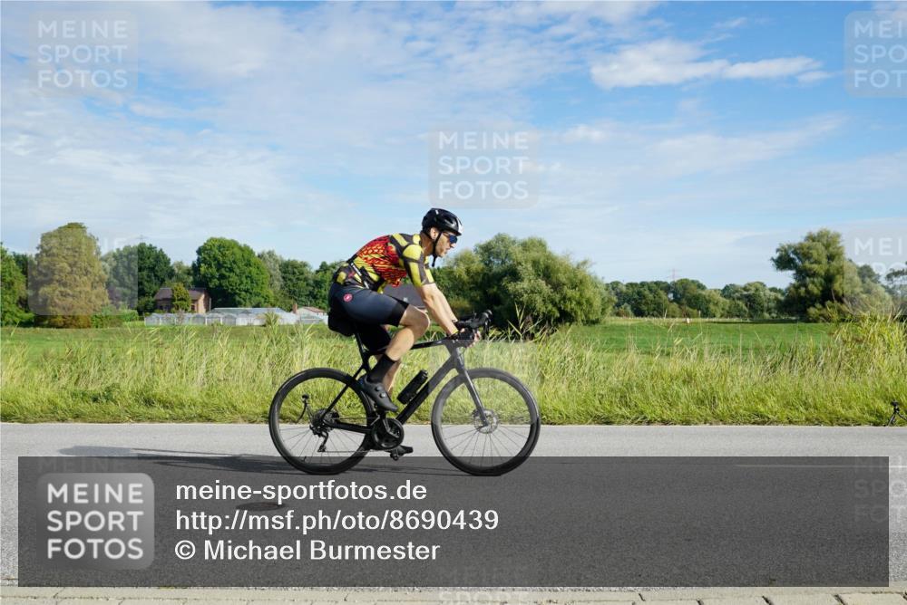 31.08.2025 - Elbe Triathlon Hamburg Michael Burmester http://msf.ph/oto/8690439 31.08.2025 09:40:06 Radfahren 334, 348, 434, 471, 499, 536, 652, 698, 725 meine-sportfotos.de